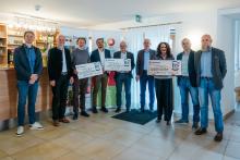 Gruppenfoto von der Scheckübergabe