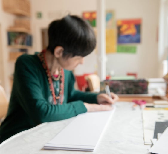 Persona alla scrivania